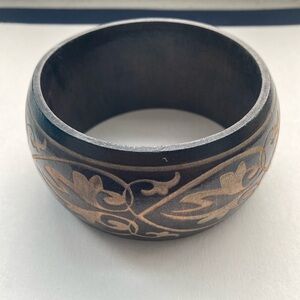 Chic Black Bangle with Brown Floral Pattern